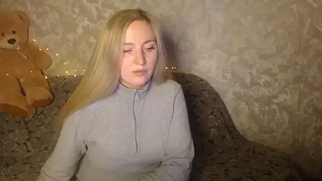 LovesXRebecca from StripChat is Freechat