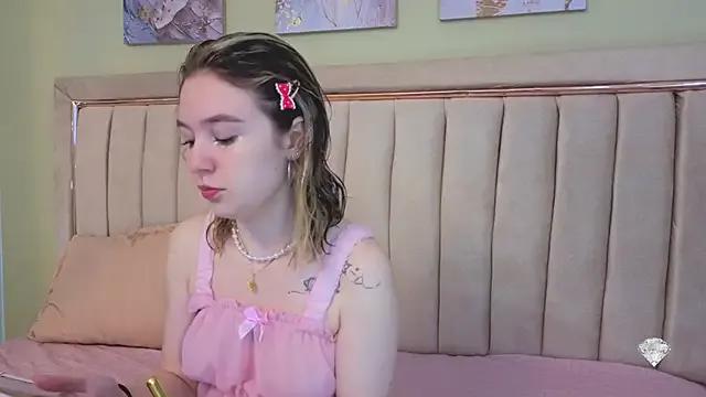 Lucia_Copper from StripChat is Freechat