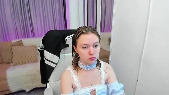 Lucia_Copper from StripChat is Freechat