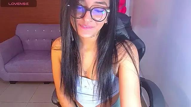 lucia_t_ from StripChat is Freechat