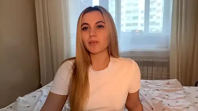 LuciaShadwell from StripChat is Freechat