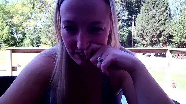 lucyallen4201 from StripChat is Freechat