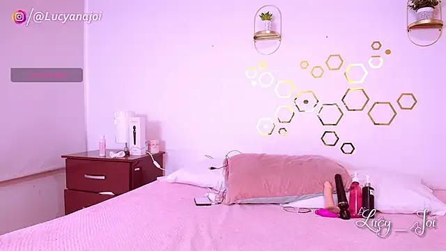 Lucyanajoi from StripChat is Freechat
