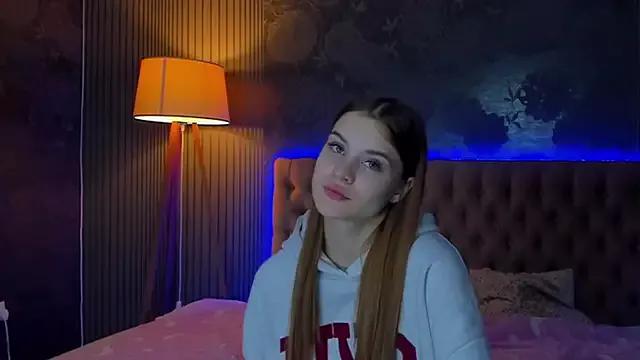 LuisaClover from StripChat is Freechat