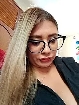 Luna--95 from StripChat is Freechat