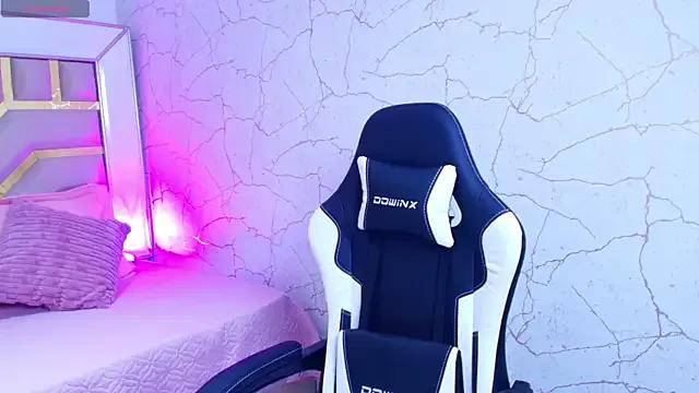 luna_jonezz from StripChat is Freechat