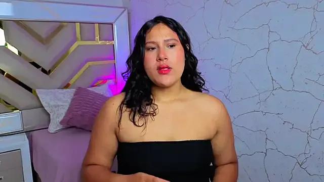 luna_jonezz from StripChat is Freechat