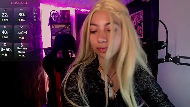 lunarichy22 from StripChat is Freechat