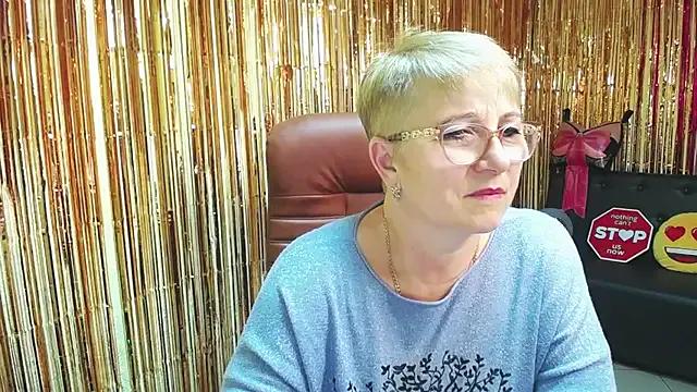 lunarossa_ from StripChat is Freechat