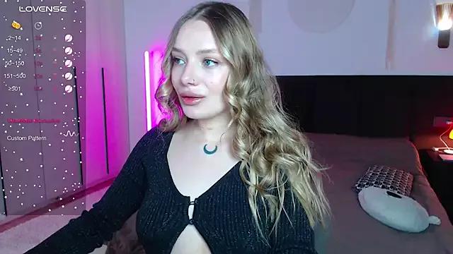 LunaticaBae from StripChat is Freechat