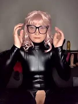 LunaXshade from StripChat is Freechat