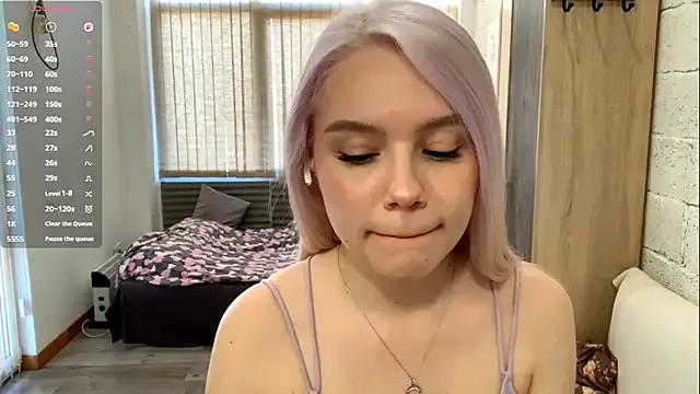 LupeLewitt from StripChat is Freechat