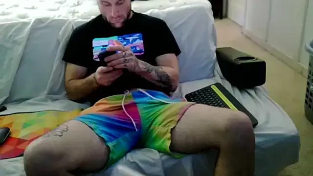 Luv2SuckBWC92 from StripChat is Freechat