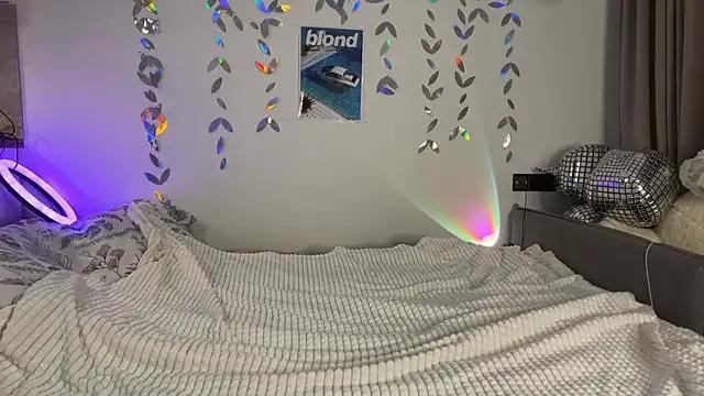 lxsundollyxl from StripChat is Freechat