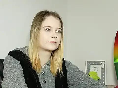 LydiaYoung from StripChat is Freechat