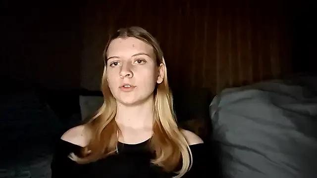 LynteriLain from StripChat is Freechat