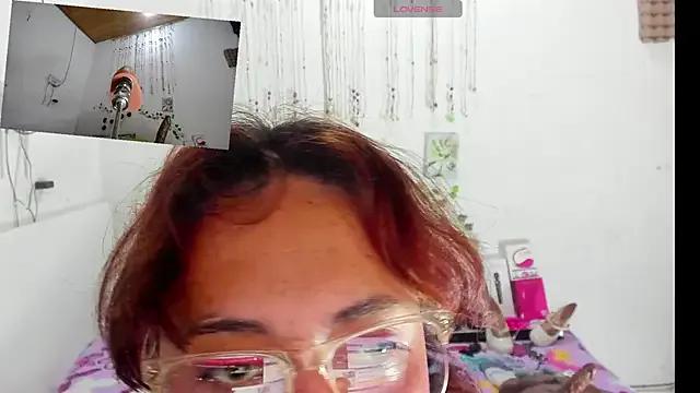 maacarenita from StripChat is Freechat