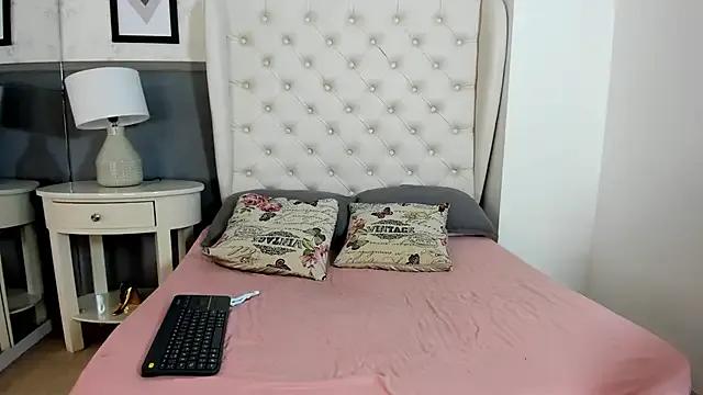 Madame_Rouge_ from StripChat is Freechat