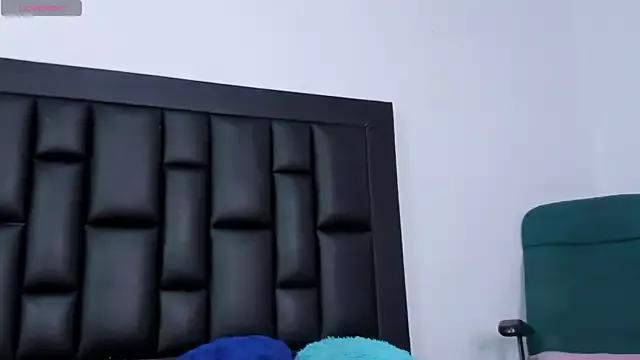 MaiaPetitte_ from StripChat