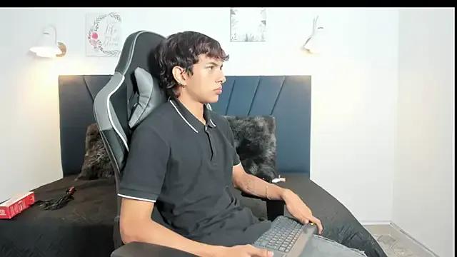 maicol_cum23 from StripChat is Freechat