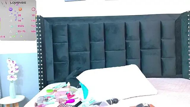 Mamaneedsfun from StripChat