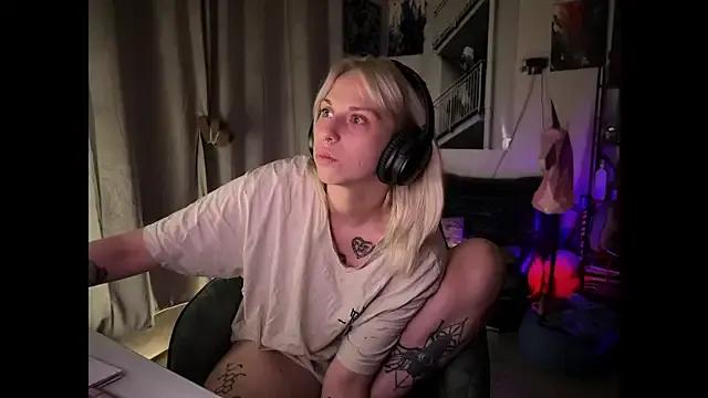 Mannarie_Madsinn from StripChat
