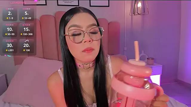 mara_swan_ from StripChat is Freechat