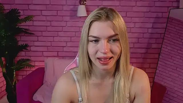 Margo_Robbbie from StripChat is Freechat