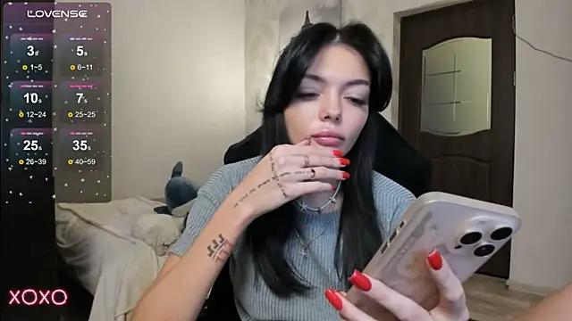 Mariella_Adamss from StripChat is Freechat