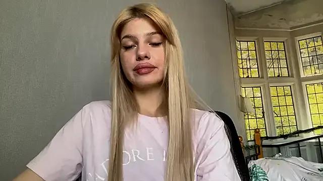 MarielleAdrien from StripChat is Freechat