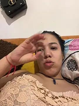 MarinaSunn1_ from StripChat is Freechat