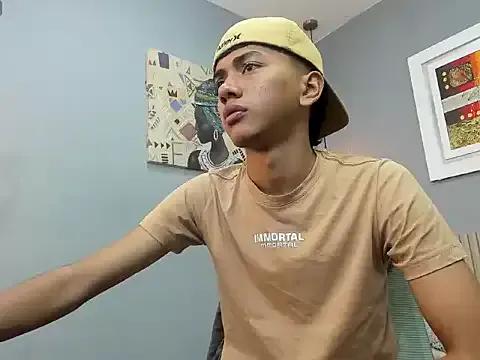markbowie from StripChat is Freechat