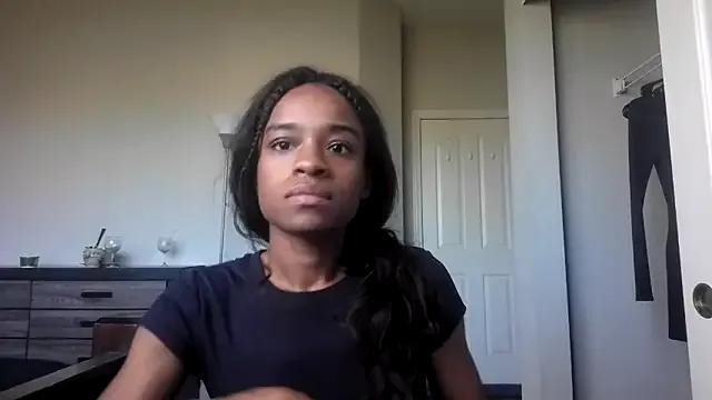 Marlowlovee from StripChat is Freechat