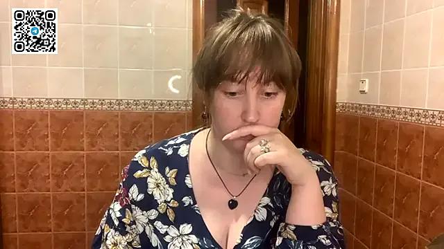 MaroonMoon_ from StripChat is Freechat