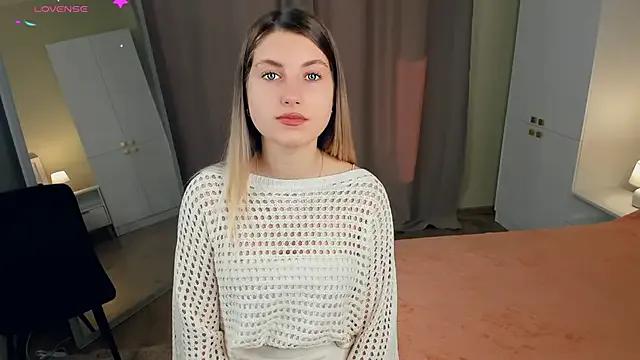 MartiRoyal from StripChat is Freechat