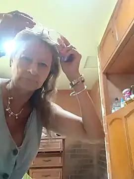 MaryLunna from StripChat is Freechat