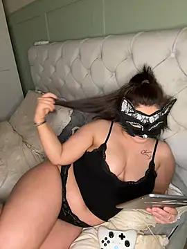 MaskedMollyxo from StripChat is Freechat