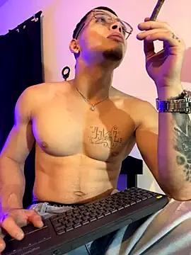 Matt_your_master_ from StripChat is Freechat