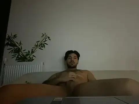 Maxhinelle from StripChat is Freechat