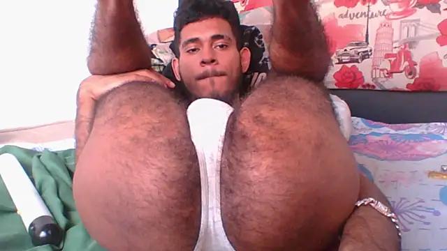 MaximoSualteza777 from StripChat is Freechat