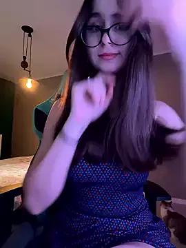 melaniyeah from StripChat is Freechat