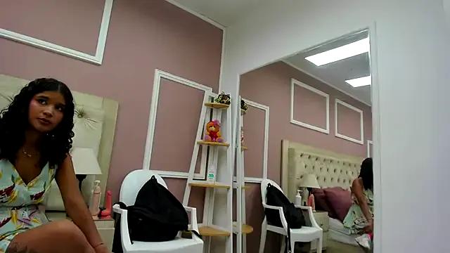 merlyaluna from StripChat is Freechat