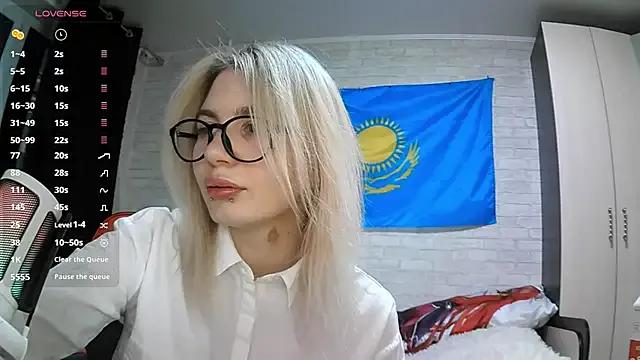 MernaGoggin from StripChat is Freechat