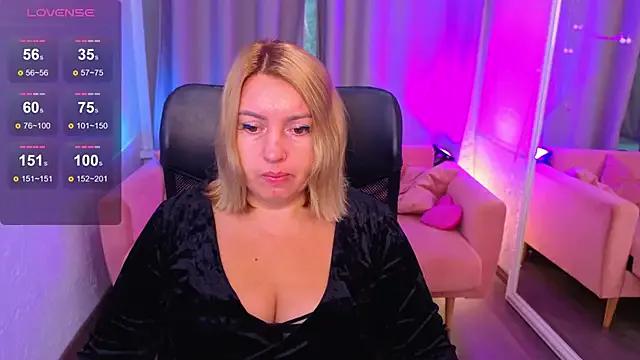 Mia_Bloomie from StripChat is Freechat