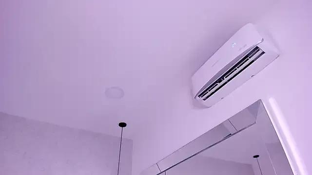 Mia_Roswell from StripChat