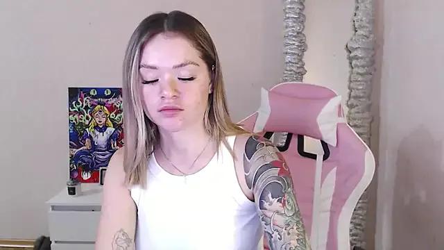 Miaacatt from StripChat