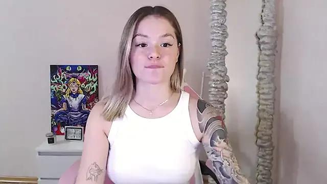 Miaacatt from StripChat