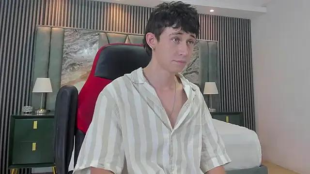 Michael_blue from StripChat is Freechat
