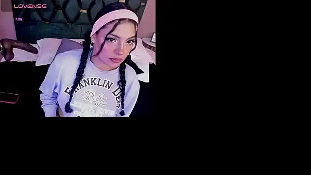 Micki__ from StripChat is Freechat