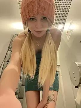 mila_meowy from StripChat is Freechat